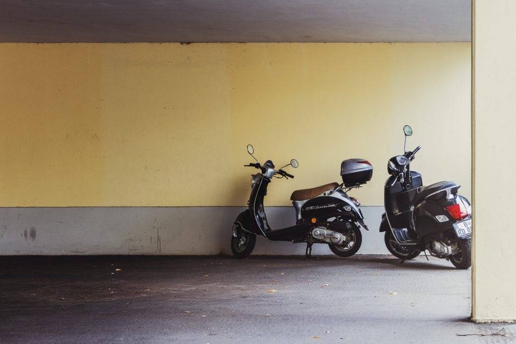 moto parking
