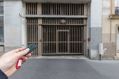 Parking Marché d'Anvers - rue Turgot - Paris 9