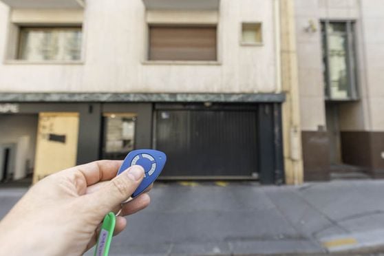 Vignette parking Métro George V - Paris