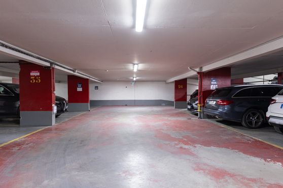 Vignette parking Métro Liège - rue Moncey - Paris 9