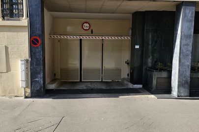 Parking 45 rue Galilée - Paris 16