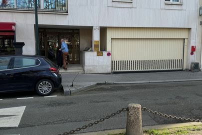 Parking Métro Mairie de Clichy - place des Martyrs de l'Occupation