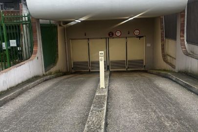 Parking Bibliothèque Benjamin Rabier - rue de Cambrai - Paris 19