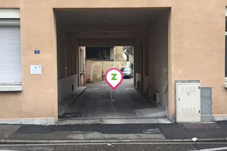 Bourg-en-Bresse - Gare de Bourg-en-Bresse - Banque de France - Parking réservable en ligne - Bourg-en-Bresse