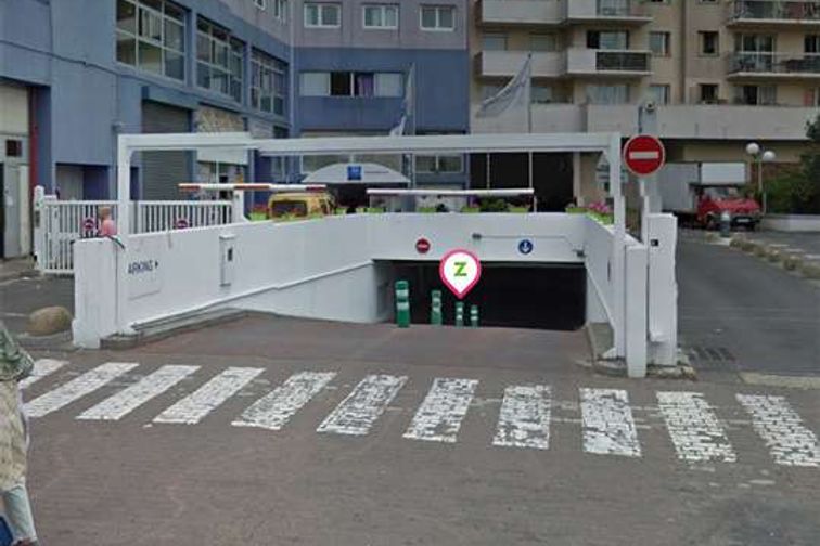 Aubervilliers - Stade André Karman - Ibis Budget - Parking réservable en ligne - Aubervilliers