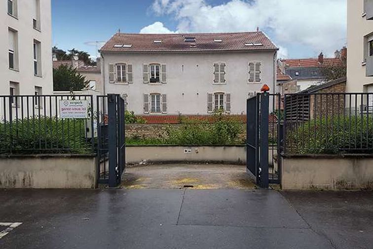 Nancy - CHRU - Hôpital Saint-Julien - Parking réservable en ligne - Nancy