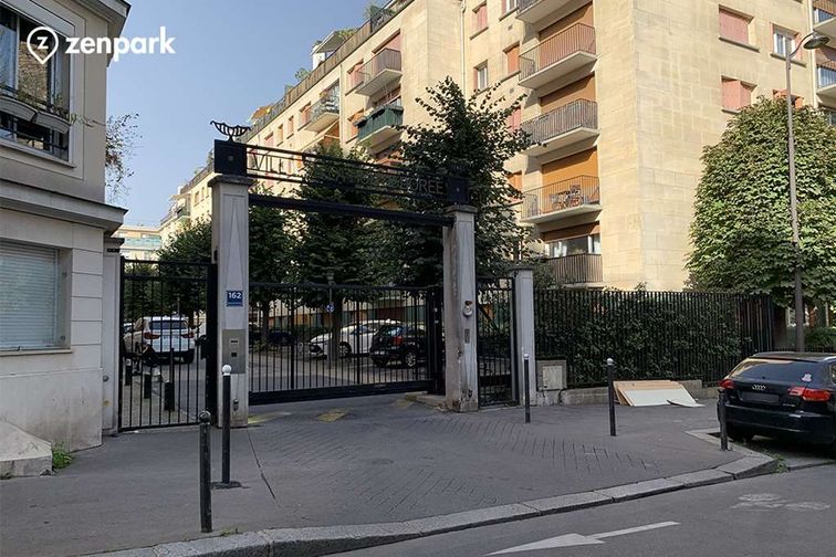 Paris - Porte Dorée - Michel Bizot - Parking réservable en ligne - Paris