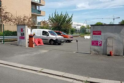 Parking Tours - l'Heure Tranquille - Appart'City Confort