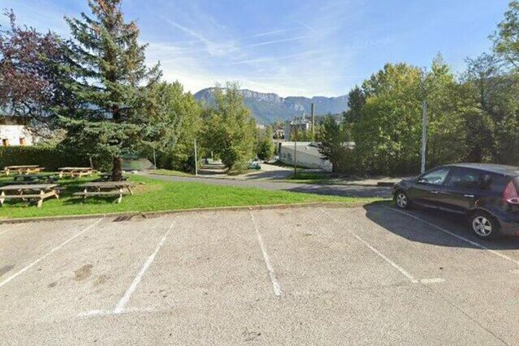 Annecy - Cran-Gevrier - Première Classe - Parking réservable en ligne - Annecy