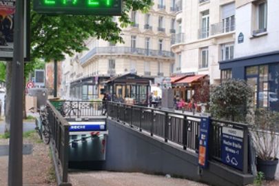 Parking 18 avenue Hoche - Paris