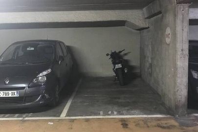 Parking 42 rue de l'Aqueduc - place 1017