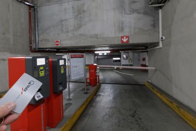 Parking Truffaut - place Françoise Dorin - Paris 17
