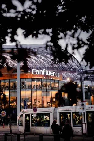 confluence-centre-commercial
