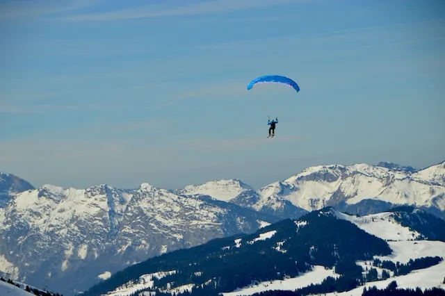 la-clusaz-parachute