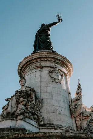 republique-statue