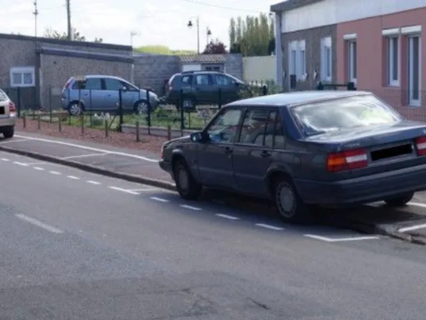 stationnement à cheval sur trottoir 