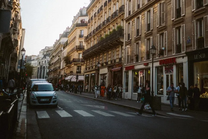 Les places proches des passages piétons vont être supprimées