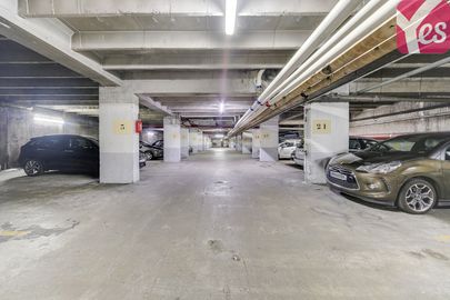 Parking Buttes Chaumont - Pyrénées - Paris