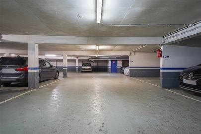 Parking Gare Montreuil - rue de la Ceinture - Versailles